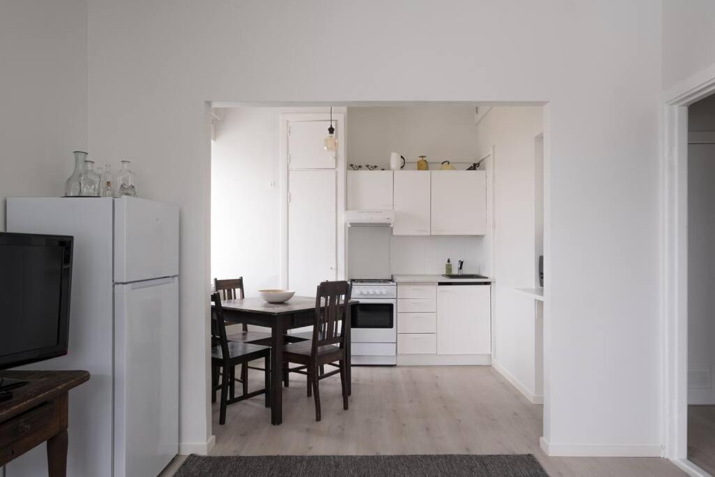 Appartement Kattohuoneisto 2h Upealla Naekymaellae Metron Laehellae