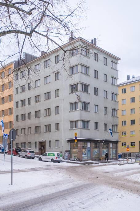 Appartement Kattohuoneisto 2h Upealla Naekymaellae Metron Laehellae *