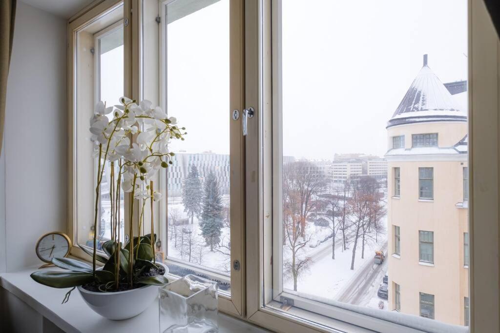 Kattohuoneisto 2h Upealla Naekymaellae Metron Laehellae * Helsinki